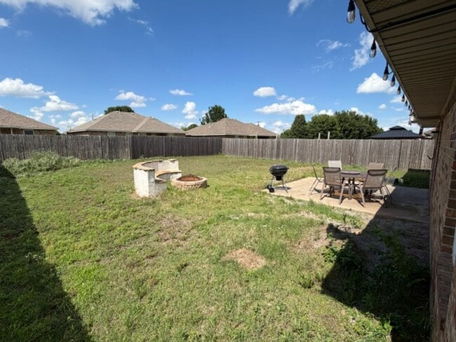 Building Photo - Adorable OKC home with 3 bed, 2 bath, 2 car garage in Mustang Schools!