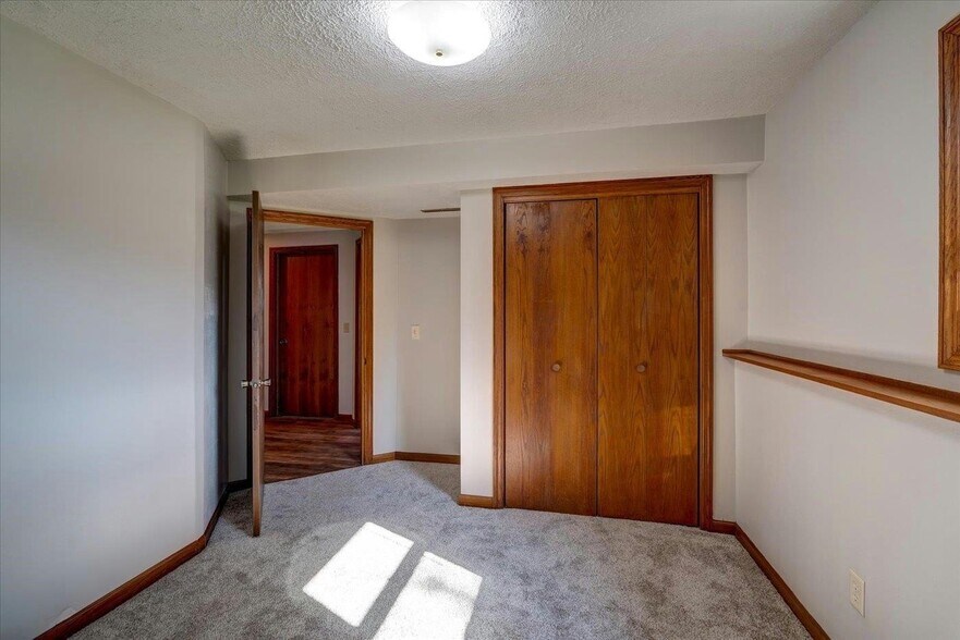 Building Photo - 390 Columbus Ct