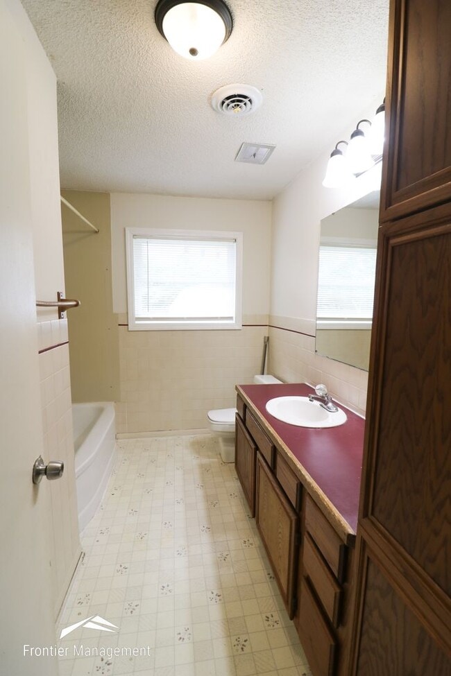 Building Photo - Three Bedroom Home Near Westloop Shopping ...