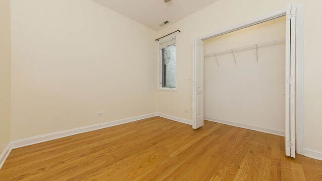 Building Photo - 1449 W Fullerton Ave