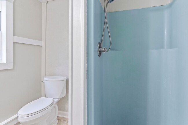 Building Photo - Rare 1 Bedroom Apartment in Williamsburg, VA | Pet-Friendly Rental