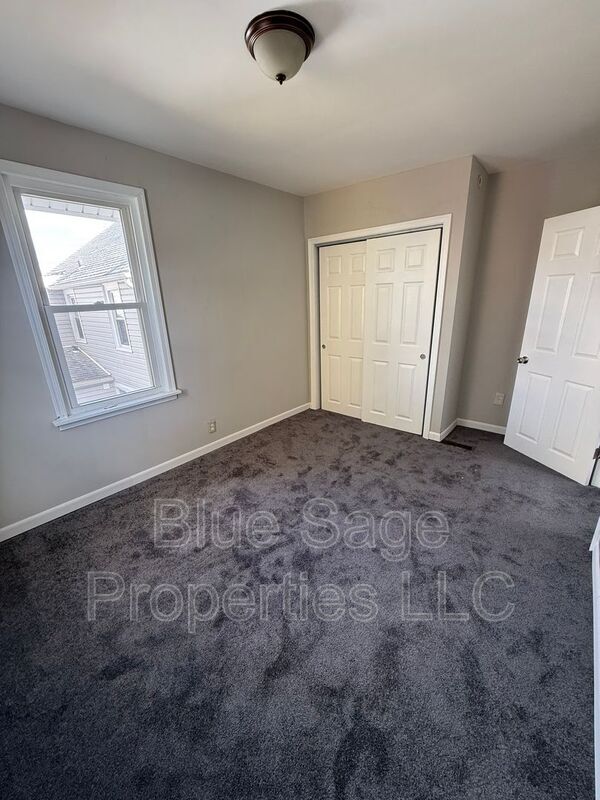 Building Photo - 105 W Broadway Ave