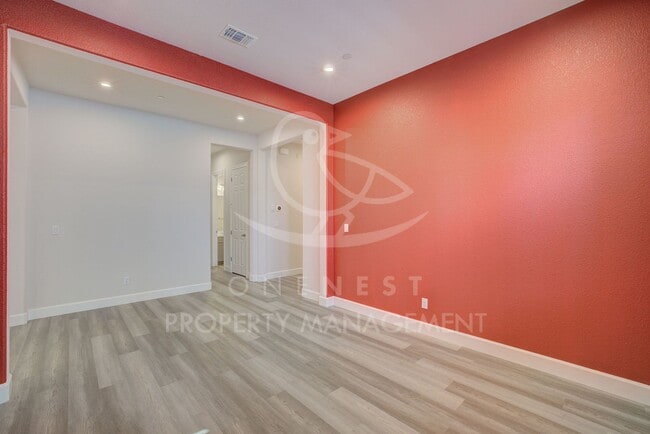 Building Photo - Fabulous floorplan; 3 bdrm 3 bthm + bonus ...