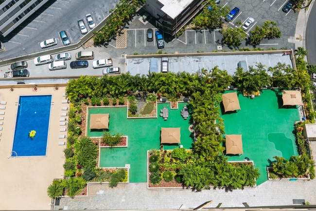 Building Photo - 411 Hobron Ln