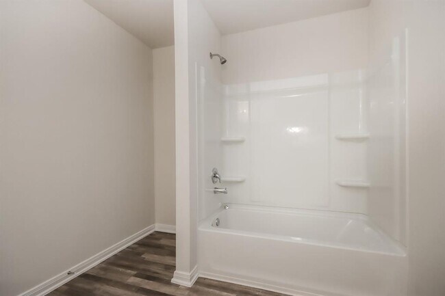 Building Photo - 15641 Del Norte Dr