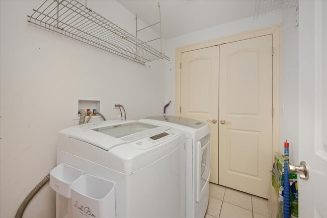 Building Photo - 1523 W Huron St