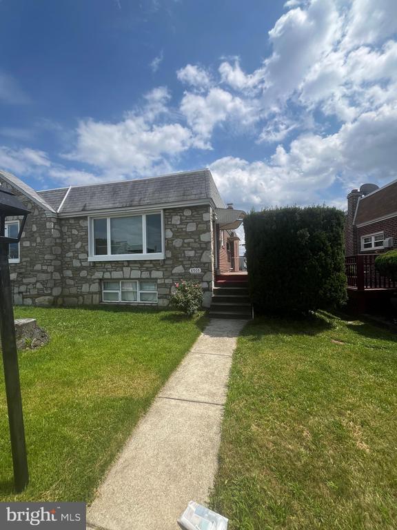 Primary Photo - 8905 Revere St