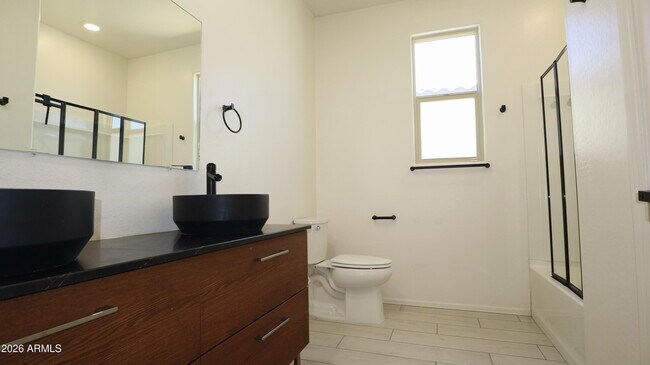 Building Photo - 2413 W Sunland Ave