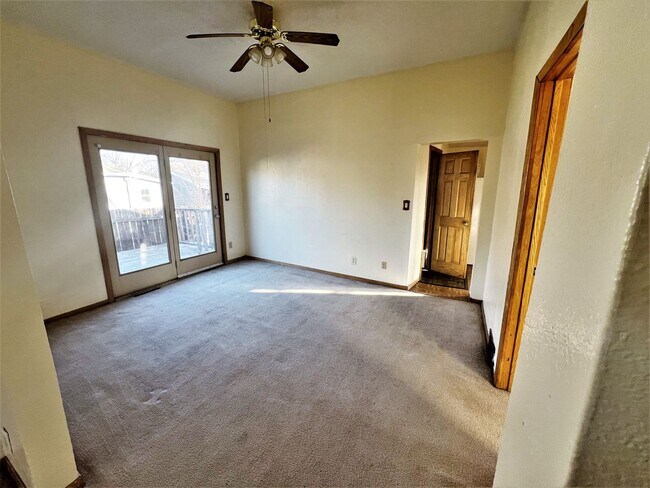 Building Photo - 801 E 6th- 4 bedroom house