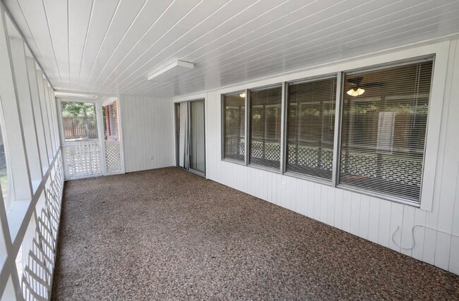 Building Photo - 205 E Crestmont Dr