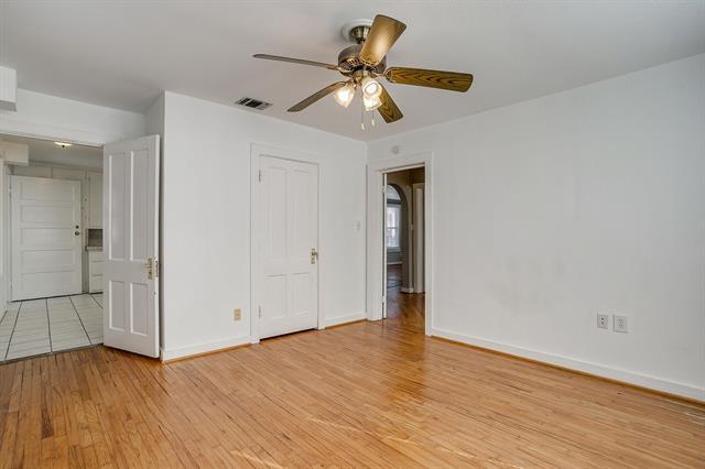 Building Photo - 3200 Sandage Ave