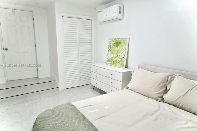 Building Photo - 1213 NW 6th Ave