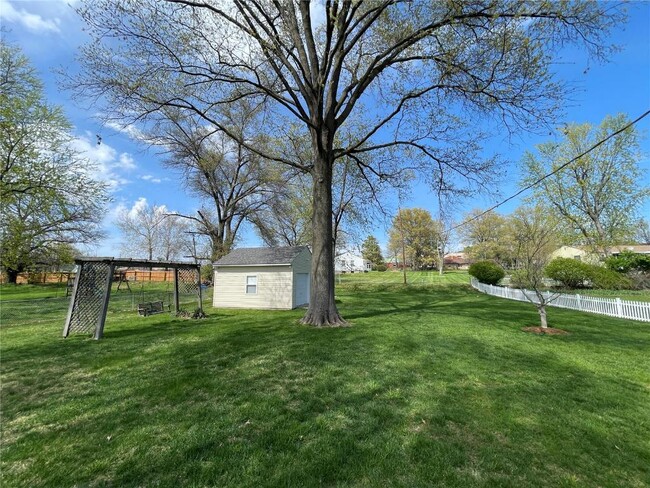 Building Photo - 433 Essen Ln