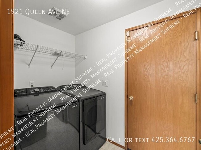 Building Photo - 1921 Queen Ave NE