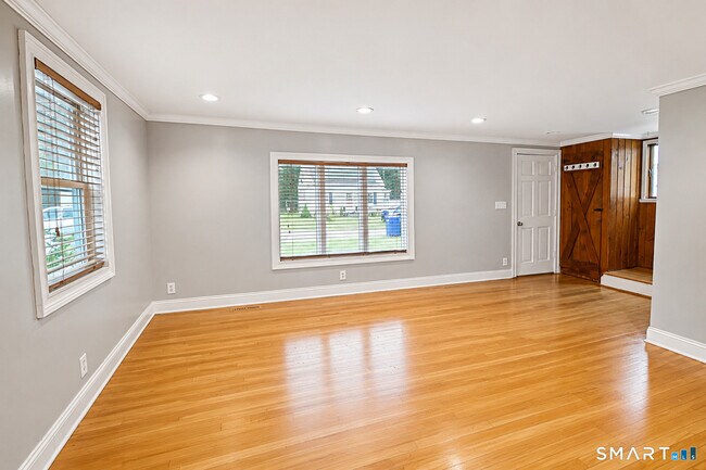 Building Photo - 144 Ridge Rd