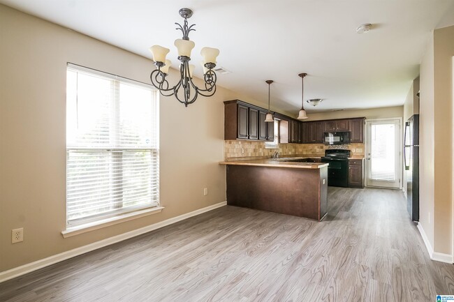 Building Photo - 568 Fox Run Cir