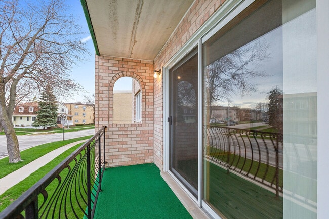 Building Photo - 5359 Edison Ave