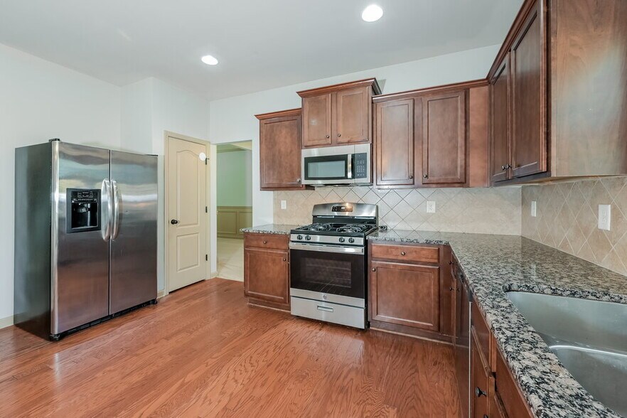 Building Photo - 3096 Montauk Hill Dr NE