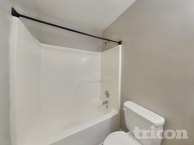 Building Photo - 266 Summer Hill Cir