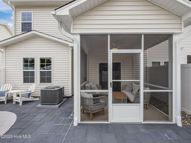 Building Photo - 150 Coastline Cir