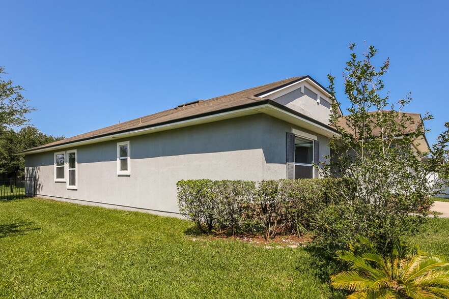 Building Photo - 1033 Bains Lake Dr