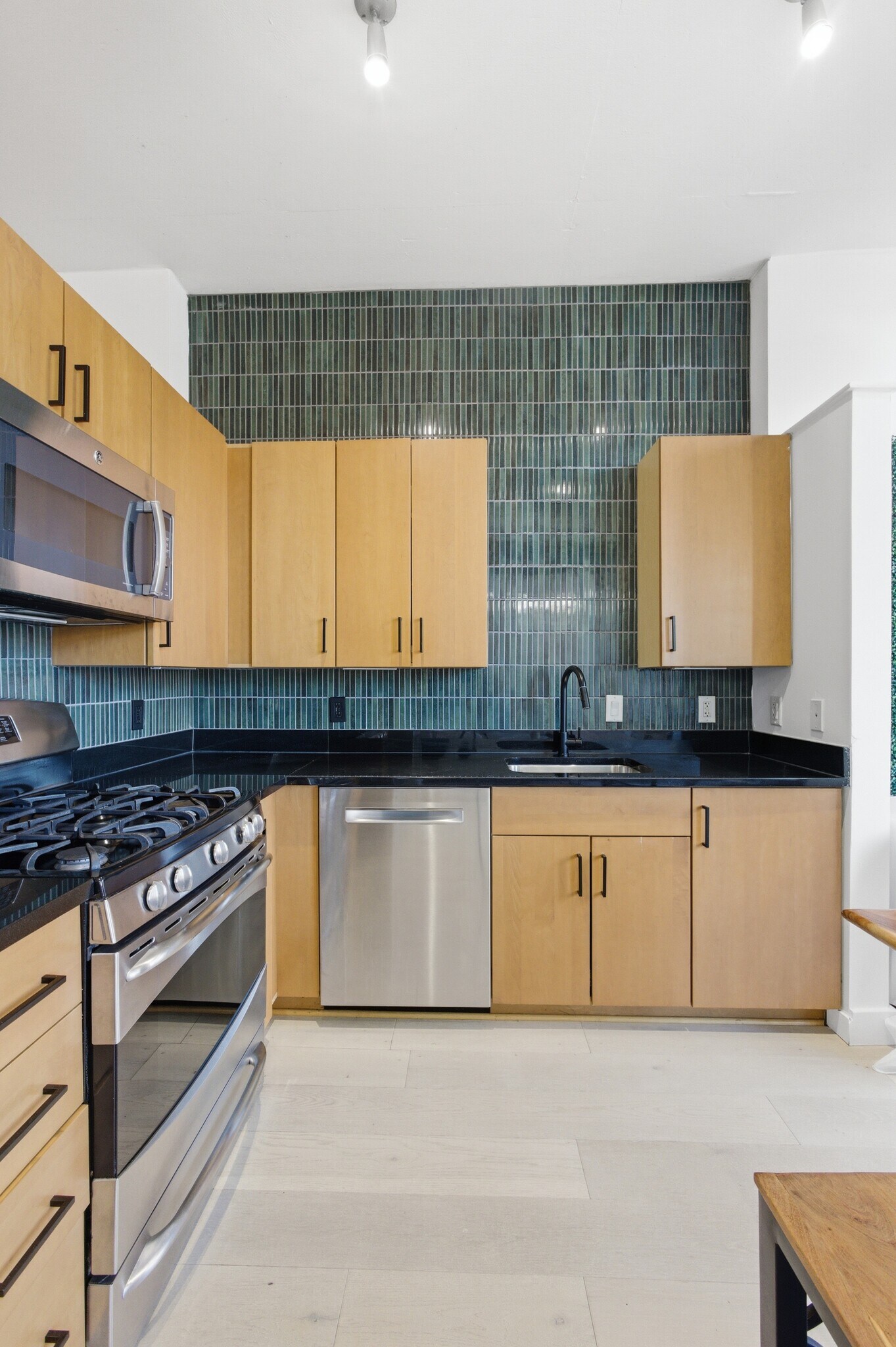 Building Photo - 811 4th St NW