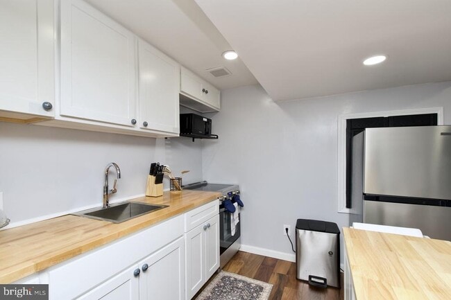 Building Photo - 5576 Neddleton Ave