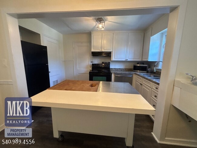 Building Photo - 2 Bedrooms, 1 Bath Condo located in South ...