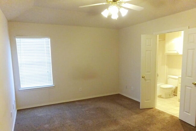 Building Photo - 10108 Evanston Ave