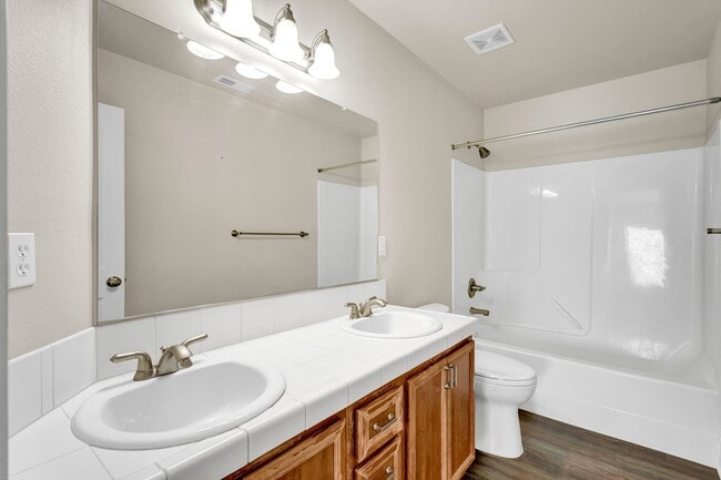 Building Photo - Beautifully Updated Home in Desirable Clackamas! + Solar