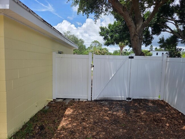 Building Photo - Charming 3 Bedroom Home in South Tampa's Ballast Point Neighborhood