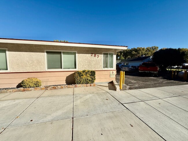 Primary Photo - 287 E Elm St