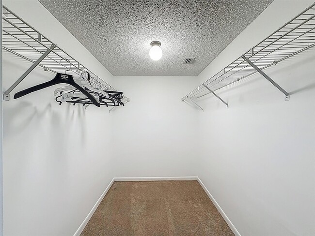 Building Photo - 8735 Ramblewood Dr