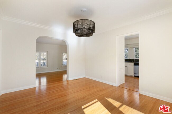 Building Photo - 8664 W Olympic Blvd