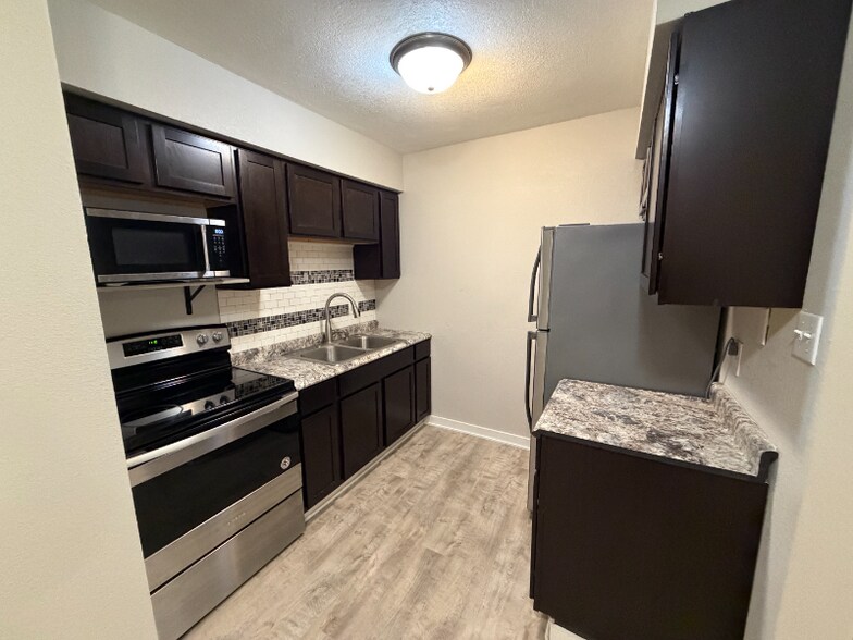 Building Photo - 1131 Spencer St