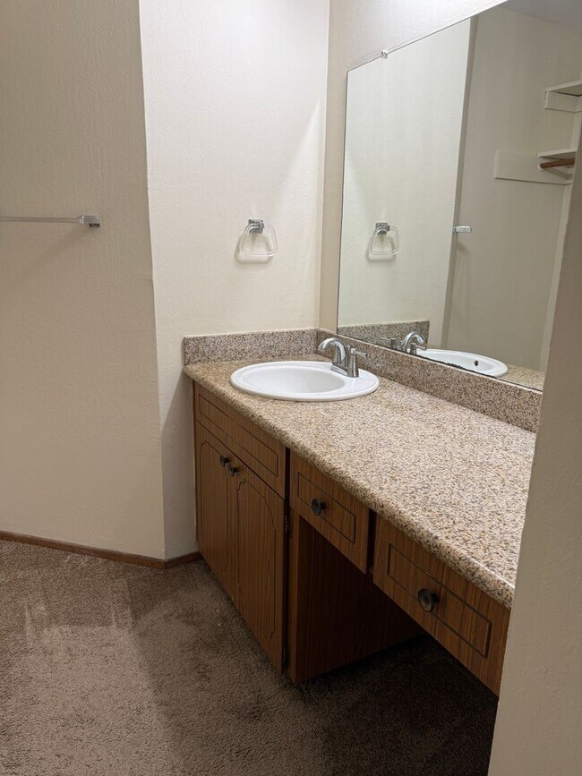 Building Photo - 1489 St James Pky