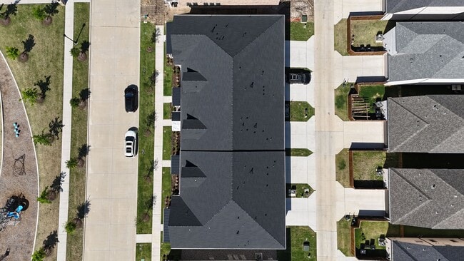 Building Photo - 9508 Espalier St