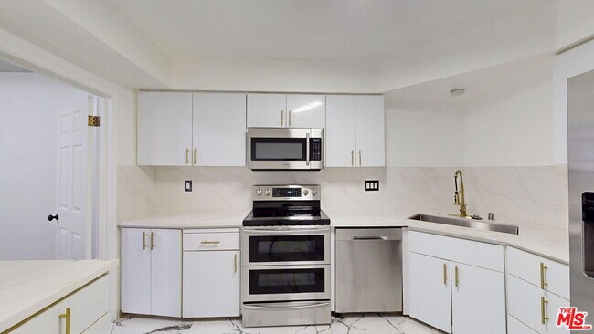 Building Photo - 14335 Huston St