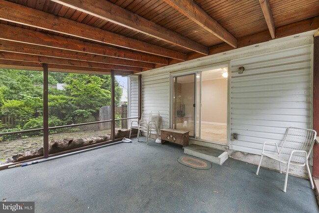 Building Photo - 6048 Redwood Ln