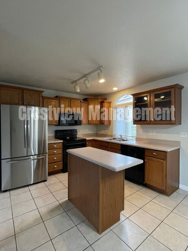 Building Photo - Charming 3-Bedroom Townhome with Garage in Sandy