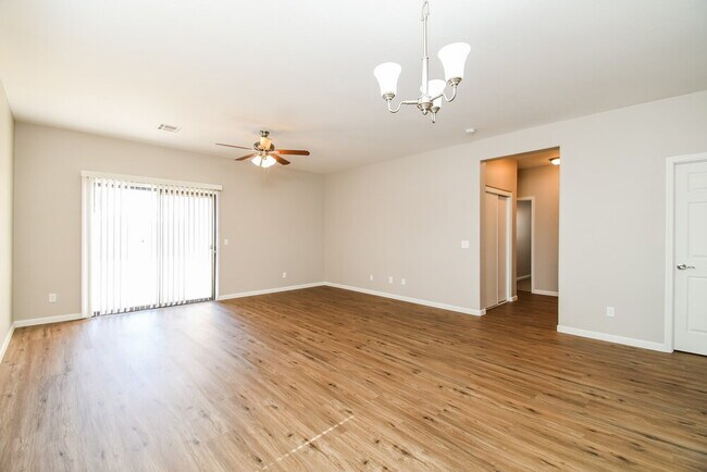 Building Photo - 1103 W Vineyard Rd