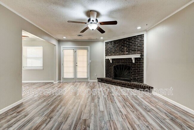 Building Photo - 1120 Kings Ct