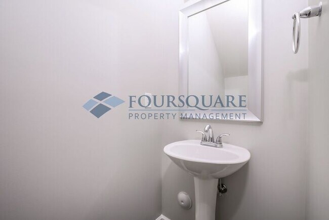 Building Photo - Conveniently Located Townhome With 3 Beds and 2.5 Baths