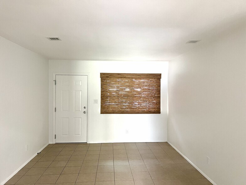 Building Photo - 4463 Mentone St