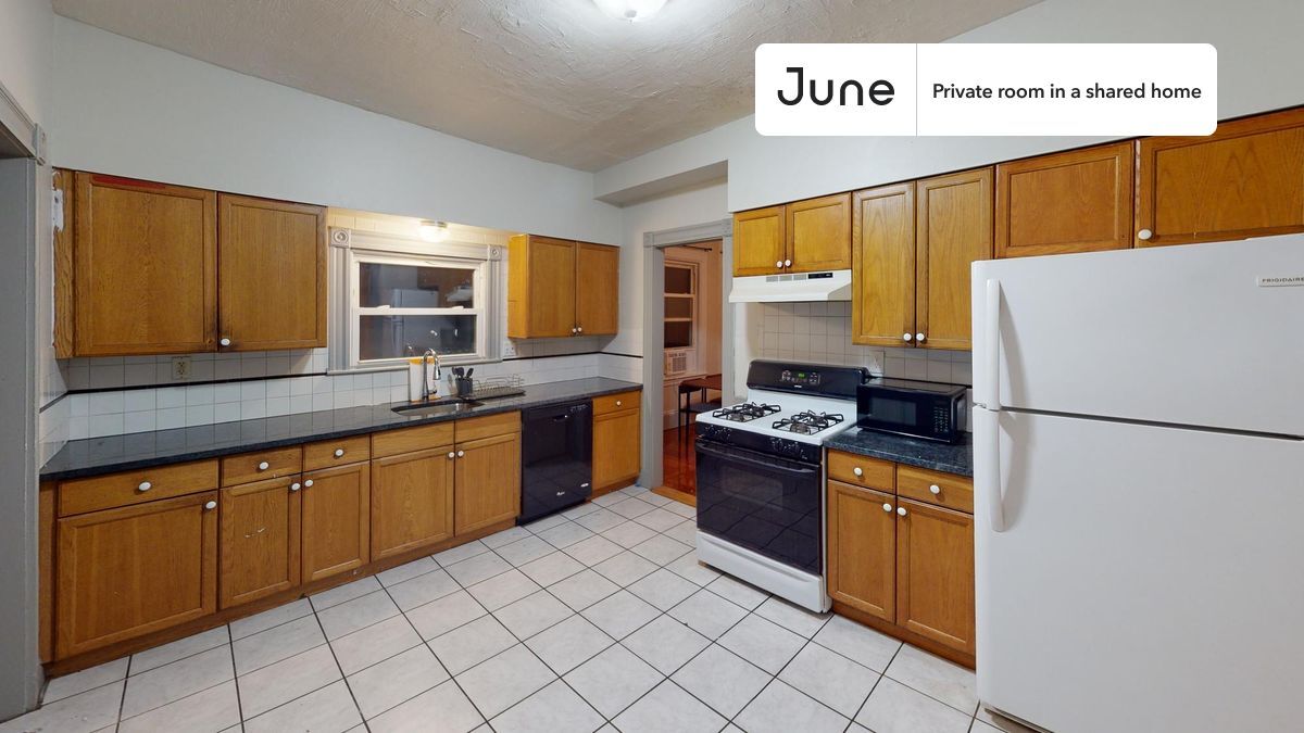 Building Photo - Room in Shared 6 bed/2 bath home in Allston