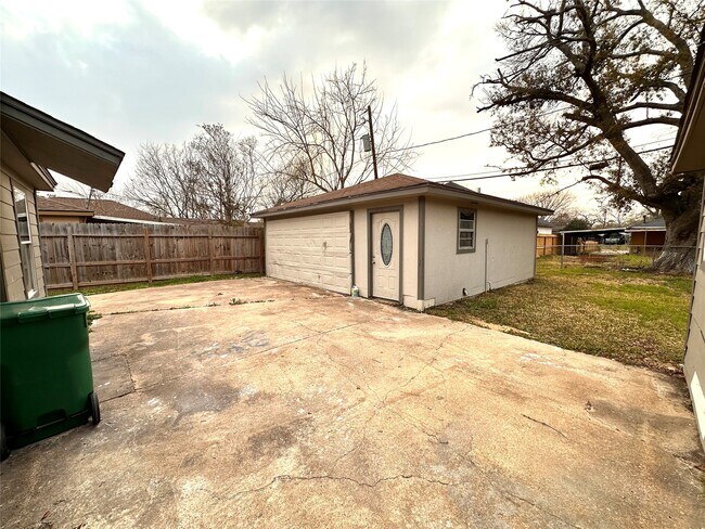 Building Photo - 1209 Glenn Ave