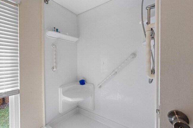 Building Photo - Sailboat-Ready Waterfront Home with Spectacular Scenic Views