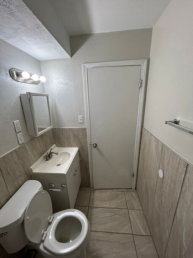 Building Photo - Cozy 3-Bedroom Home in a Convenient and Fa...
