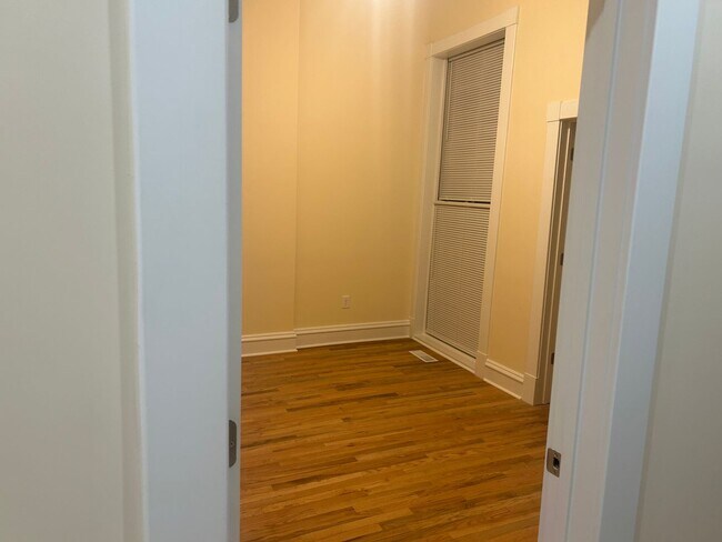 Building Photo - 1123 Grove Ave