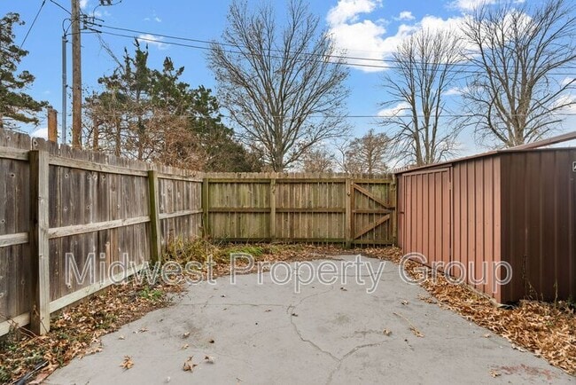 Building Photo - 7409 Hazelcrest Dr